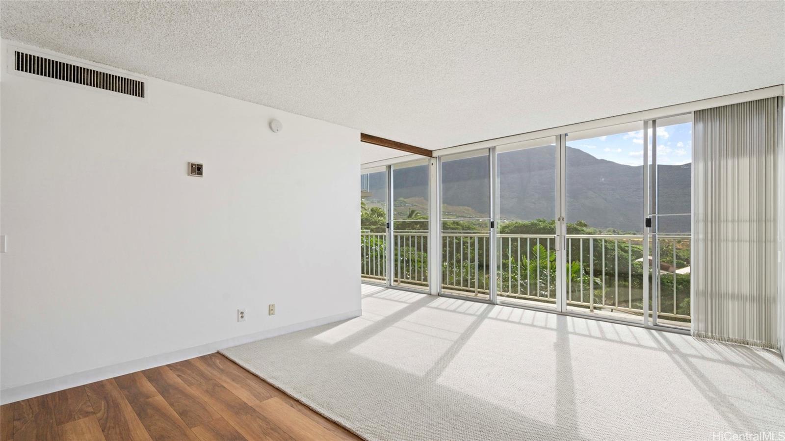 Makaha Valley Towers condo # B608, Waianae, Hawaii - photo 4 of 20