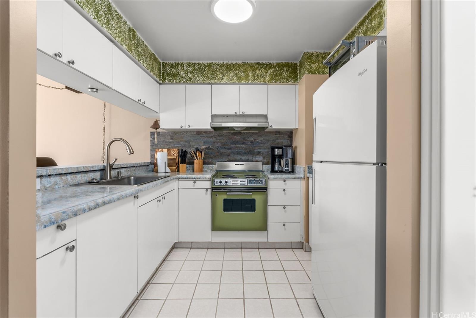 Makaha Valley Towers condo # C1210, Waianae, Hawaii - photo 15 of 25