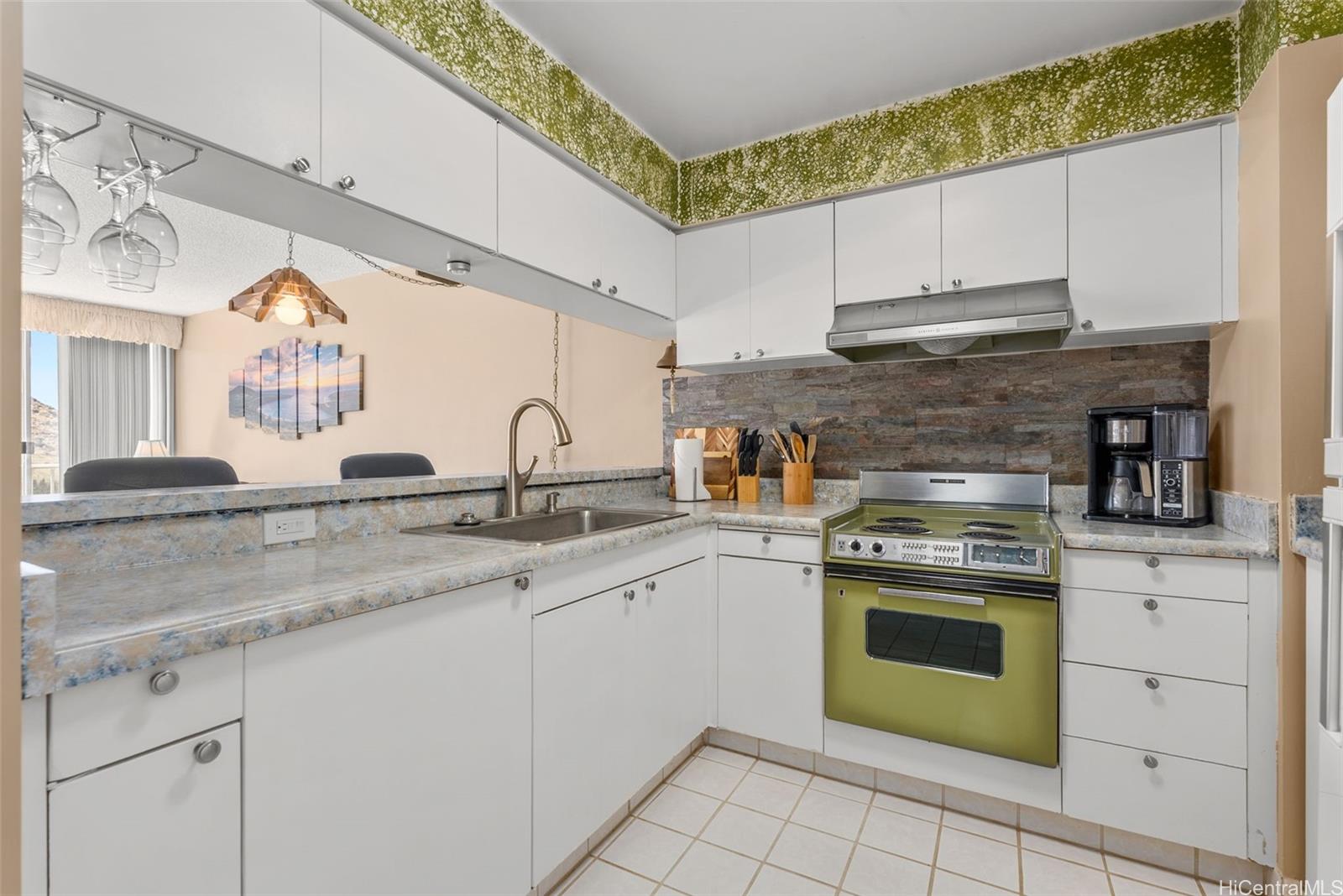 Makaha Valley Towers condo # C1210, Waianae, Hawaii - photo 16 of 25