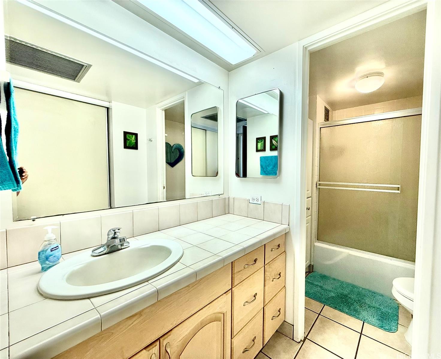 Makaha Valley Towers condo # C1609, Waianae, Hawaii - photo 13 of 19