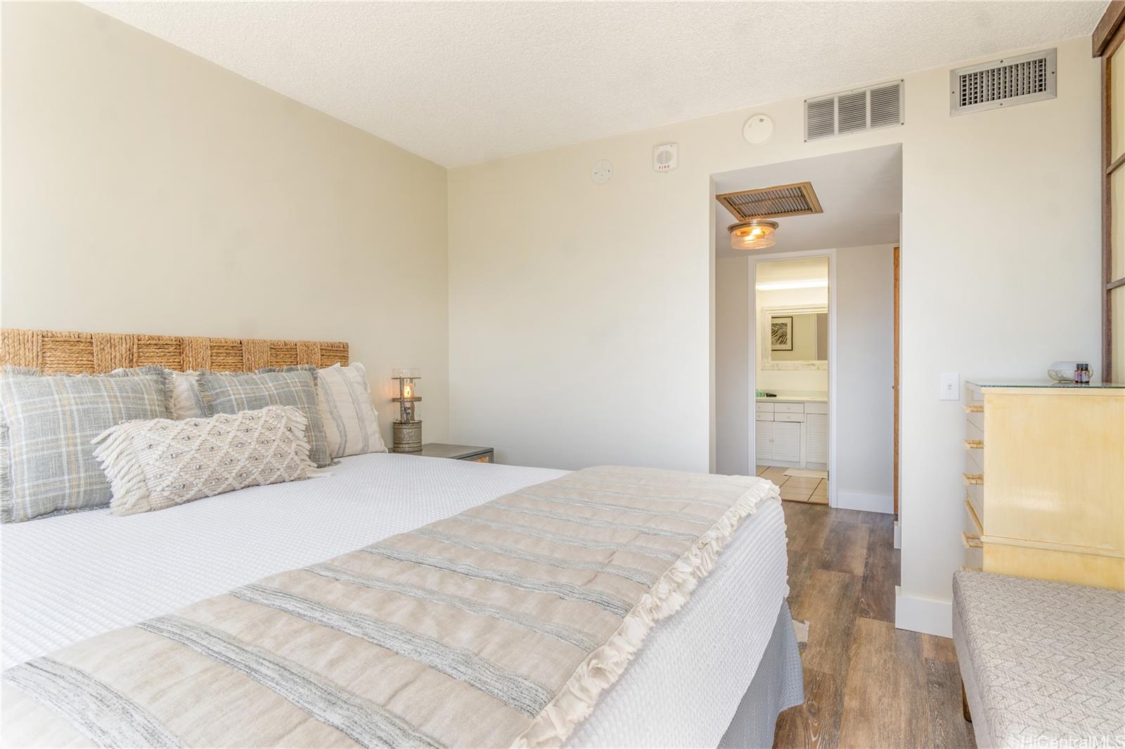 Makaha Valley Towers condo # D1315, Waianae, Hawaii - photo 14 of 25