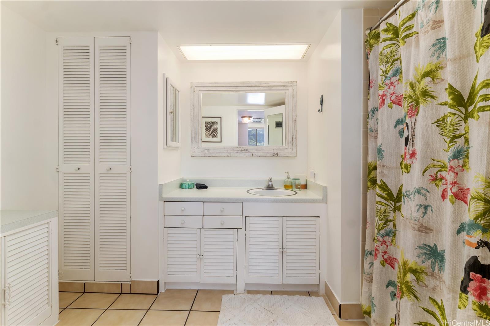 Makaha Valley Towers condo # D1315, Waianae, Hawaii - photo 18 of 25