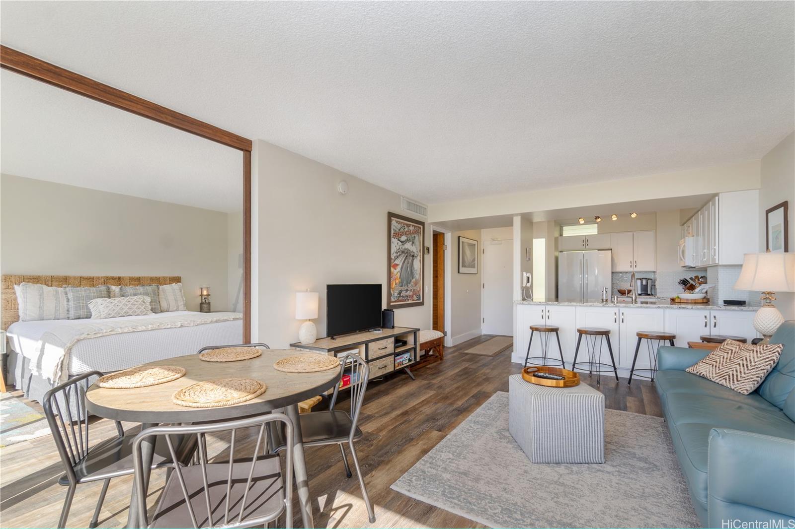 Makaha Valley Towers condo # D1315, Waianae, Hawaii - photo 6 of 25