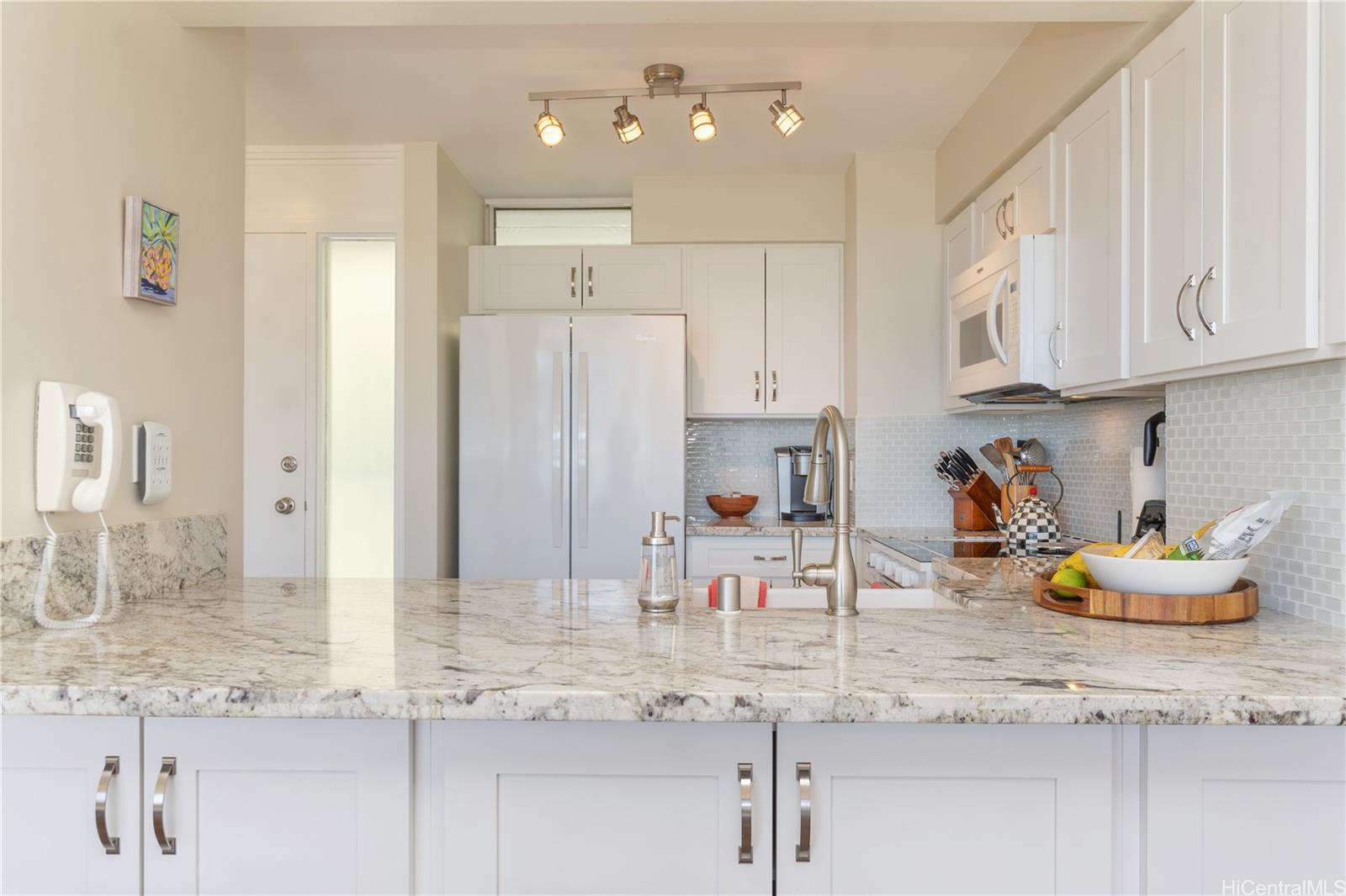 Makaha Valley Towers condo # D1315, Waianae, Hawaii - photo 9 of 25