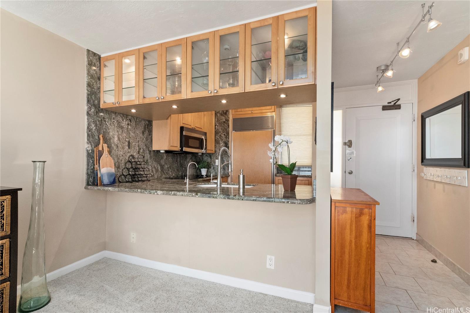 Makaha Valley Towers condo # 1330, Waianae, Hawaii - photo 3 of 14