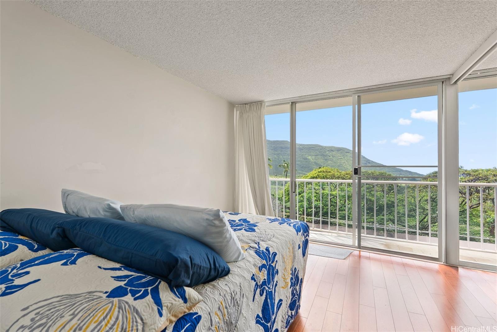 Makaha Valley Towers condo # 330, Waianae, Hawaii - photo 5 of 25