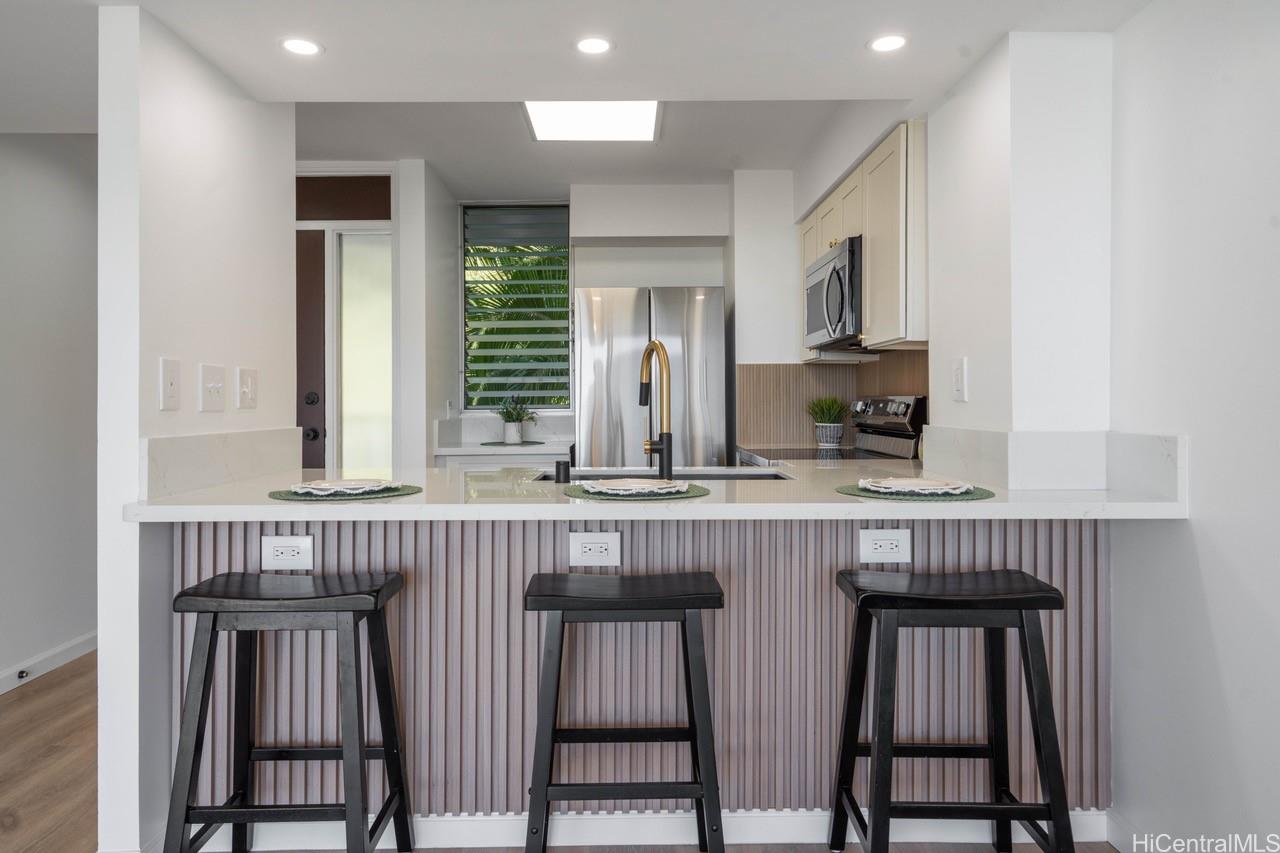 Makaha Valley Towers condo # 725, Waianae, Hawaii - photo 5 of 12