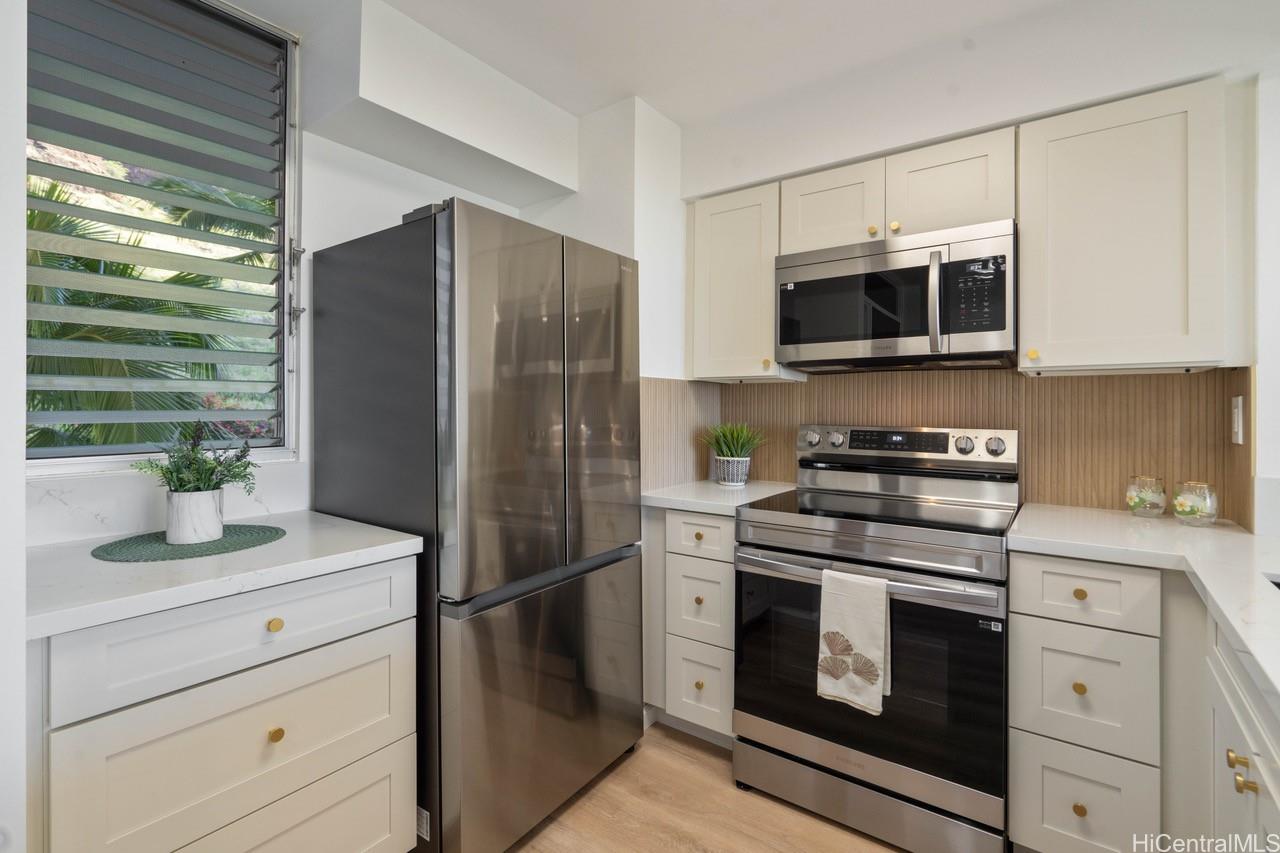 Makaha Valley Towers condo # 725, Waianae, Hawaii - photo 7 of 12