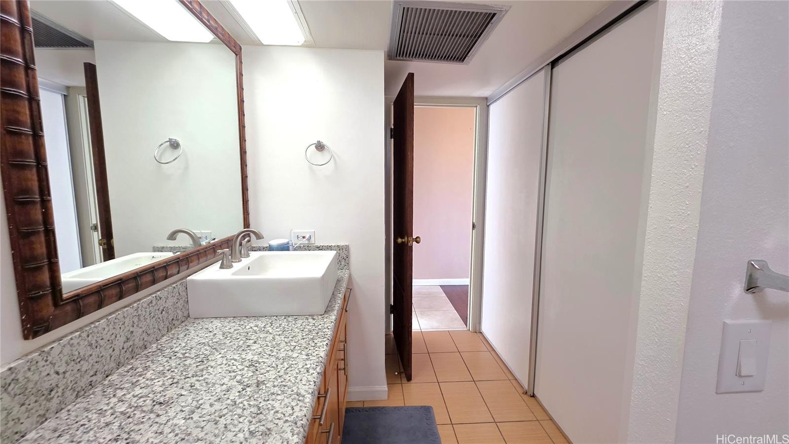 Makaha Valley Towers condo # F524, Waianae, Hawaii - photo 11 of 19