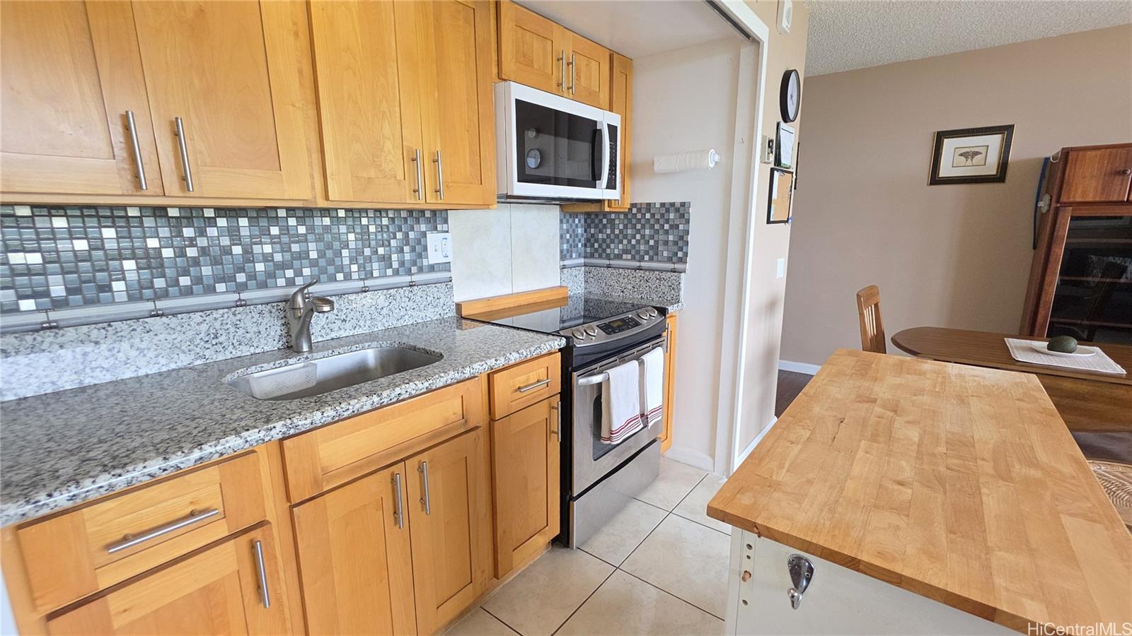 Makaha Valley Towers condo # F524, Waianae, Hawaii - photo 8 of 19