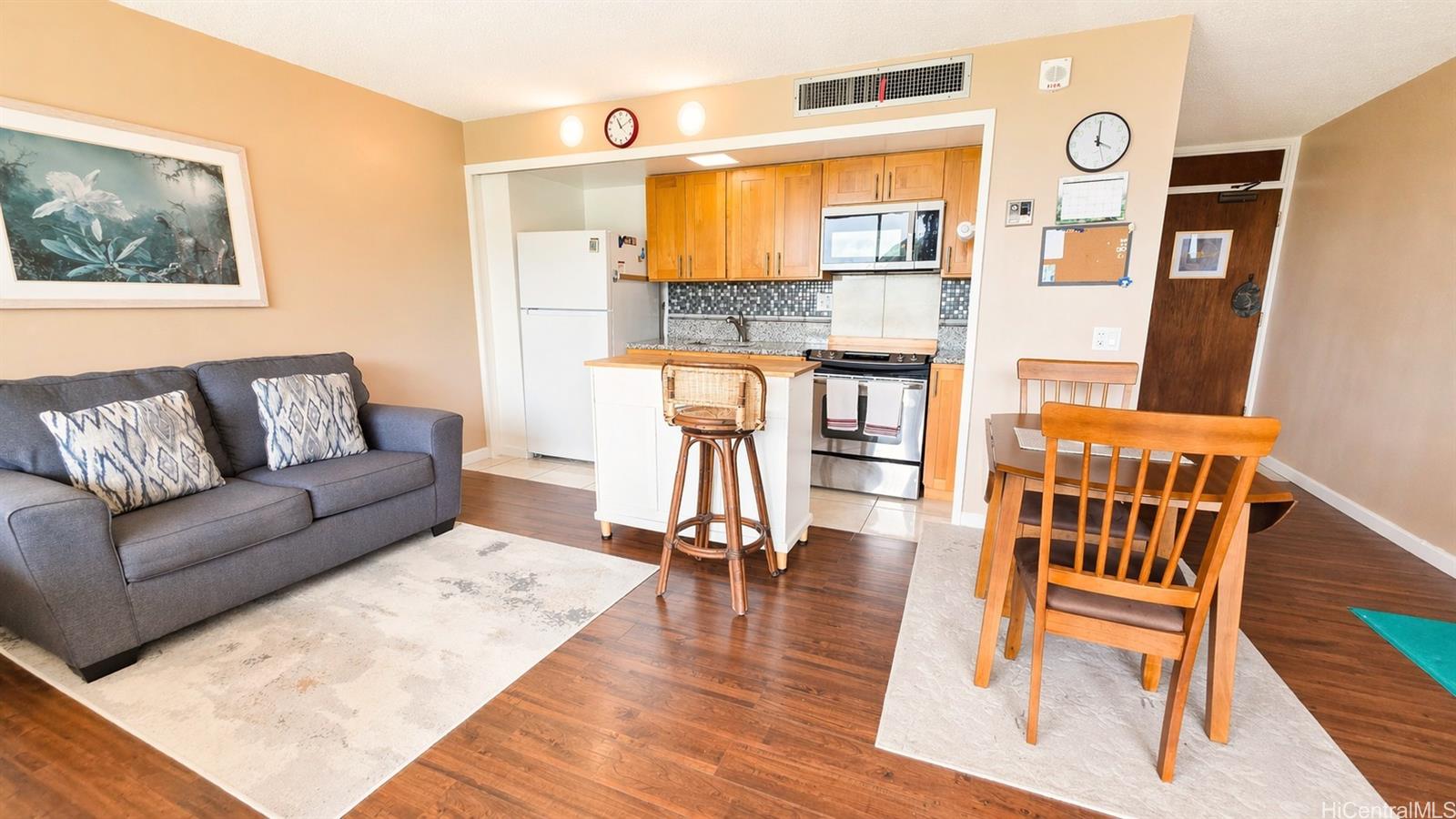 Makaha Valley Towers condo # F524, Waianae, Hawaii - photo 9 of 19