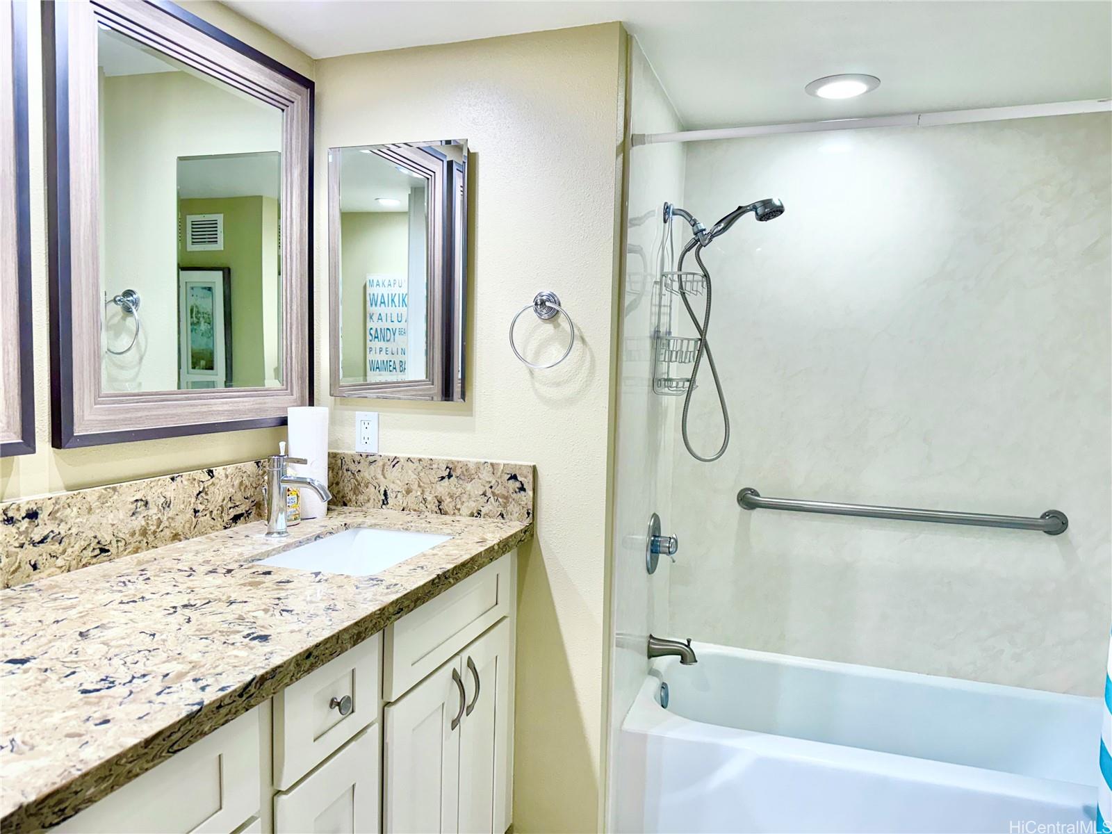 Makaha Valley Towers condo # G1125, Waianae, Hawaii - photo 15 of 21