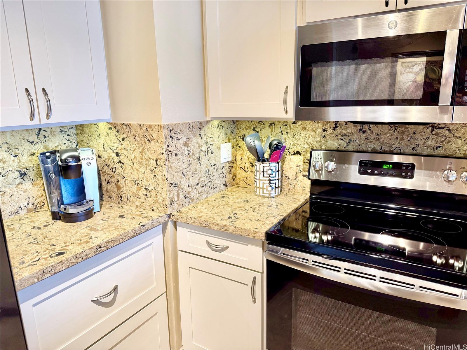 Makaha Valley Towers condo # G1125, Waianae, Hawaii - photo 3 of 21