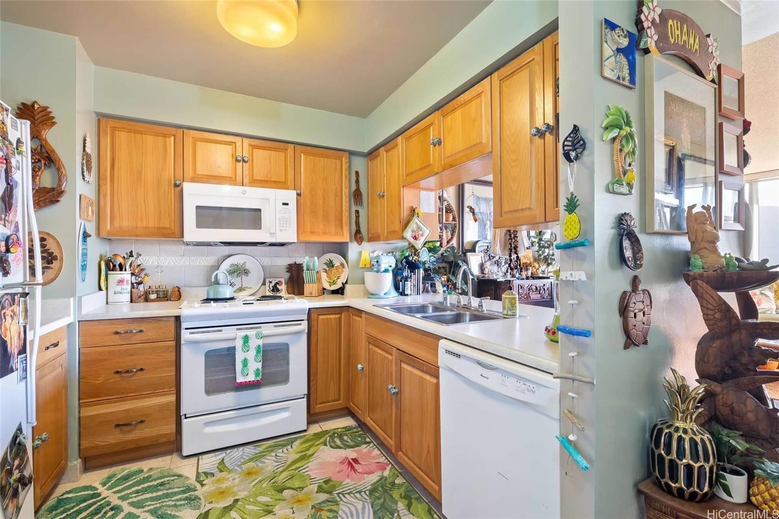 Makaha Valley Towers condo # G1127, Waianae, Hawaii - photo 5 of 15