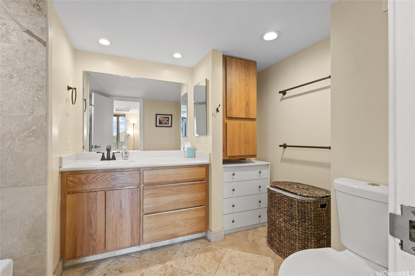 Makaha Valley Towers condo # G1626, Waianae, Hawaii - photo 13 of 18