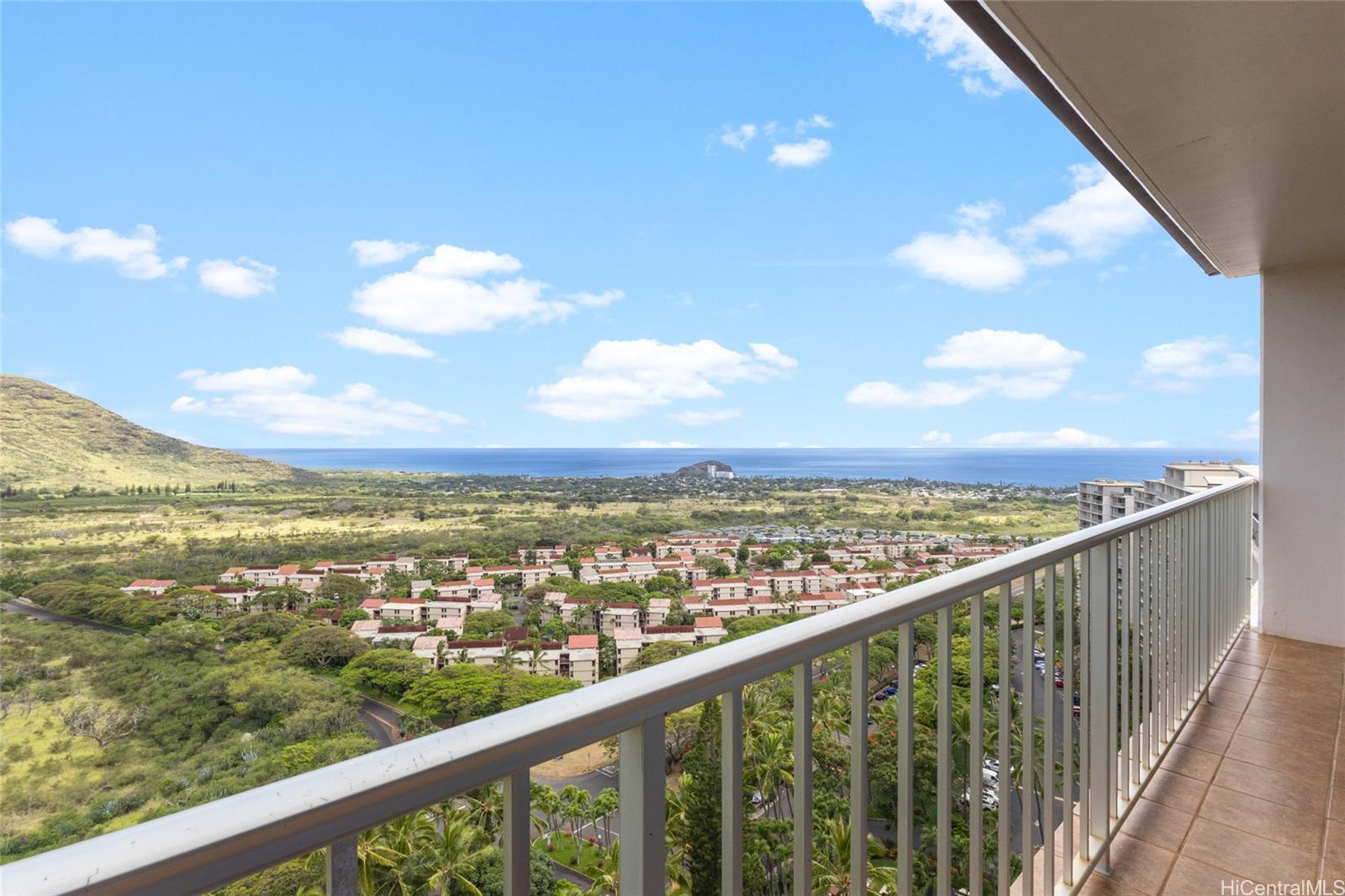 Makaha Valley Towers condo # G1626, Waianae, Hawaii - photo 15 of 18
