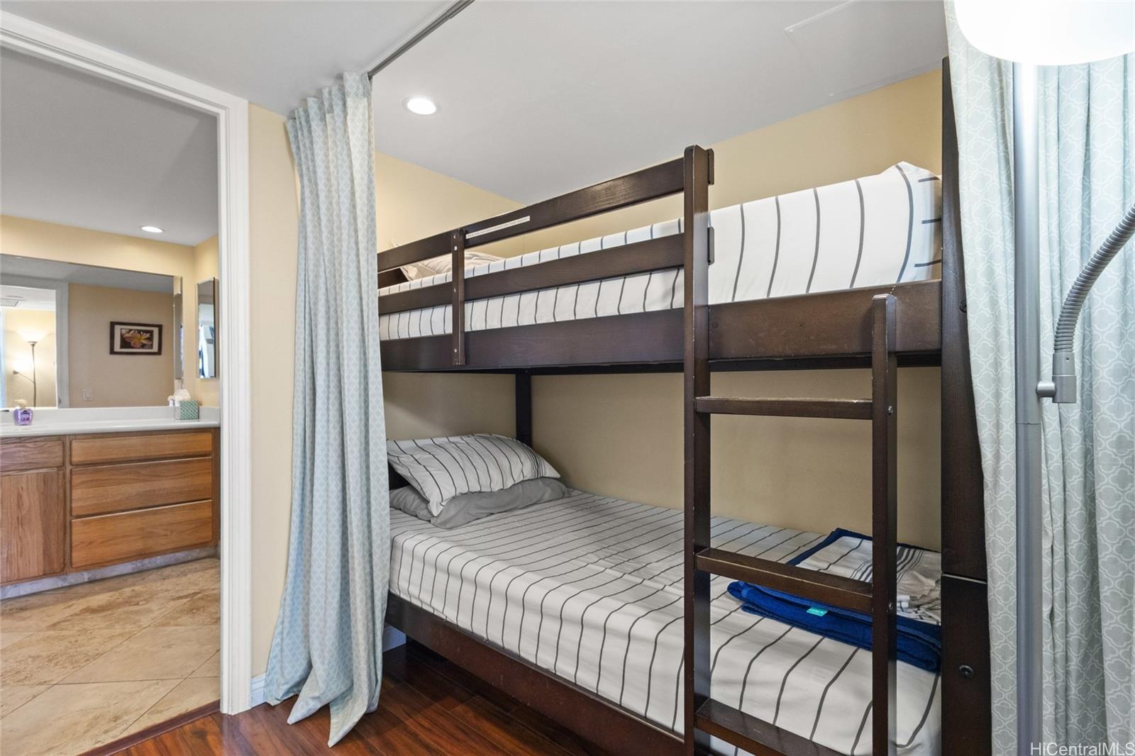 Makaha Valley Towers condo # G1626, Waianae, Hawaii - photo 10 of 18