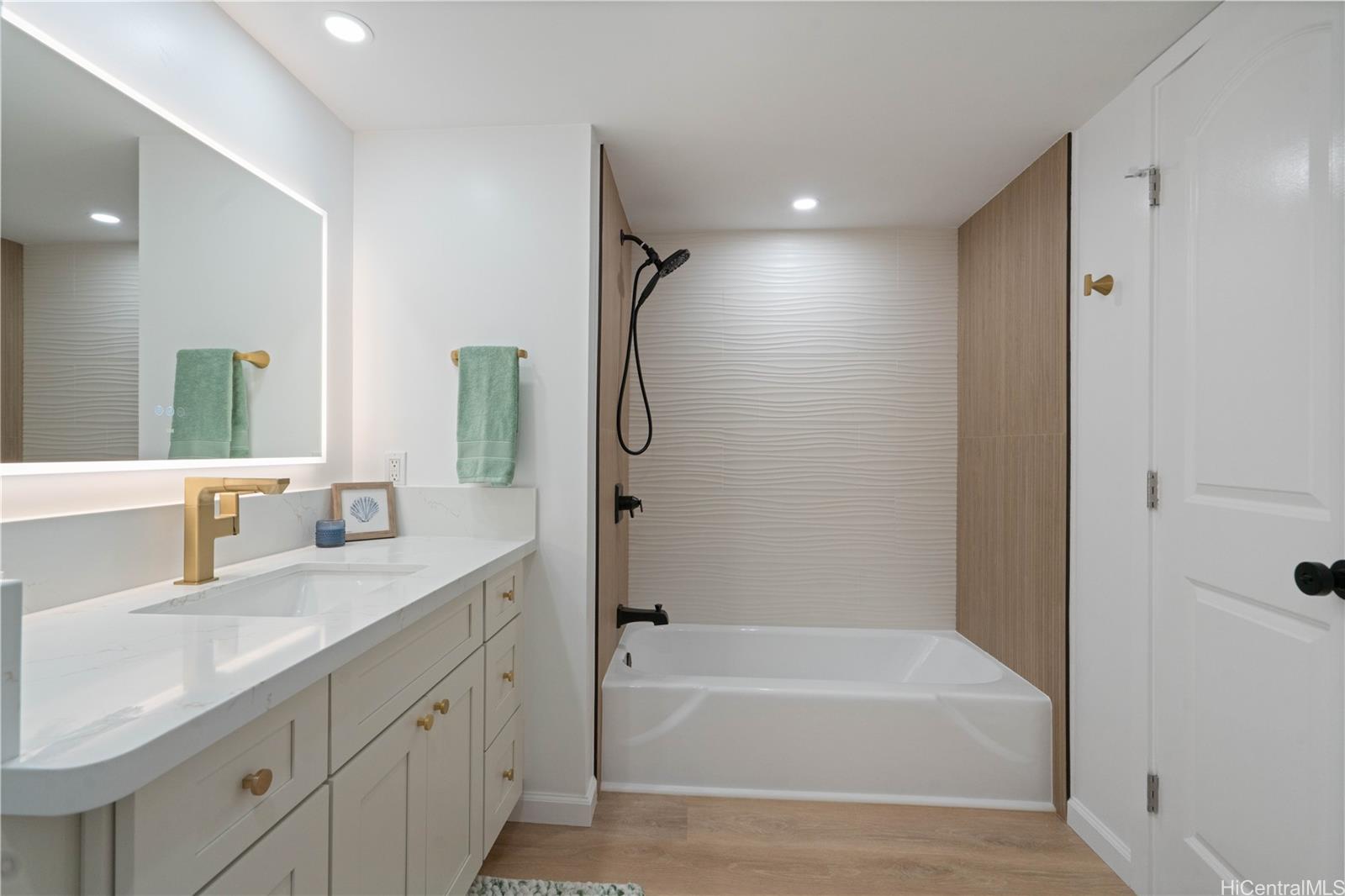 Makaha Valley Towers condo # G725, Waianae, Hawaii - photo 14 of 20