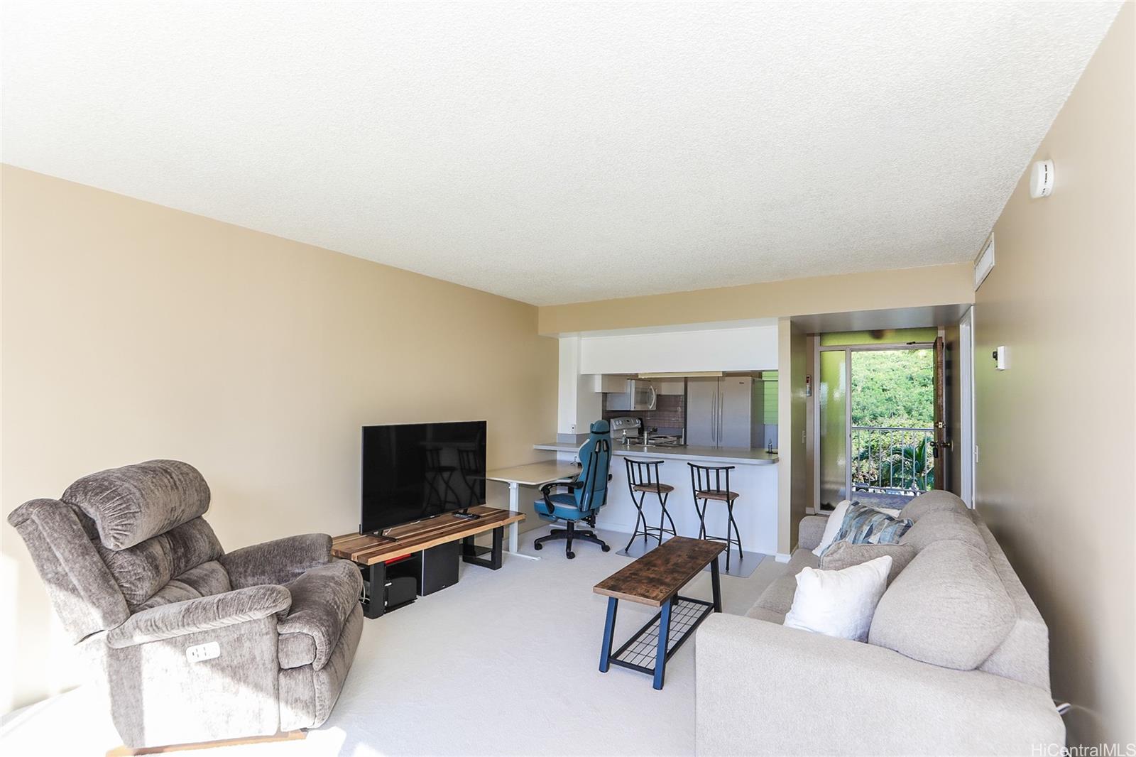 Makaha Valley Towers condo # G828, Waianae, Hawaii - photo 2 of 25