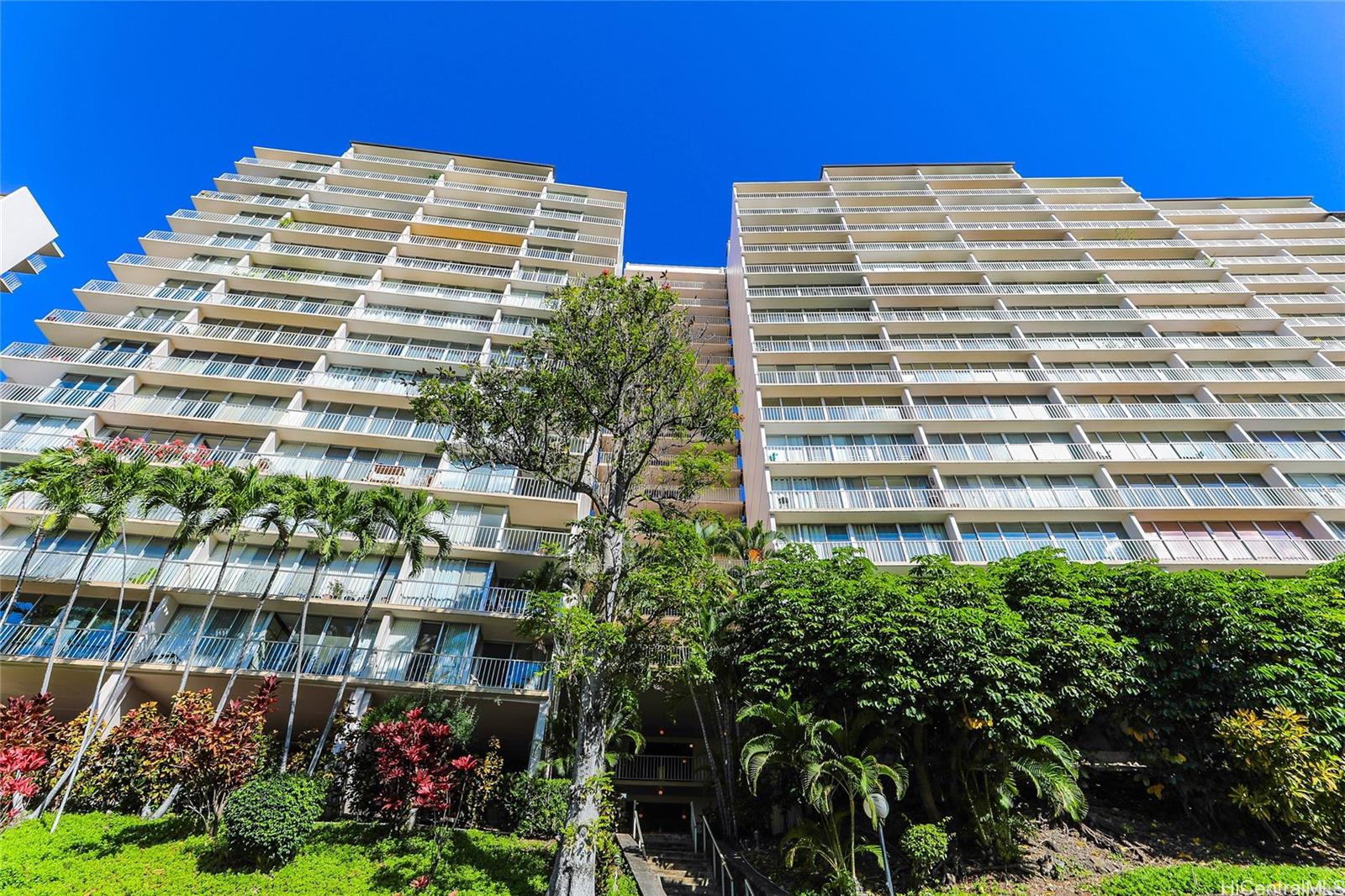 Makaha Valley Towers condo # G828, Waianae, Hawaii - photo 21 of 25