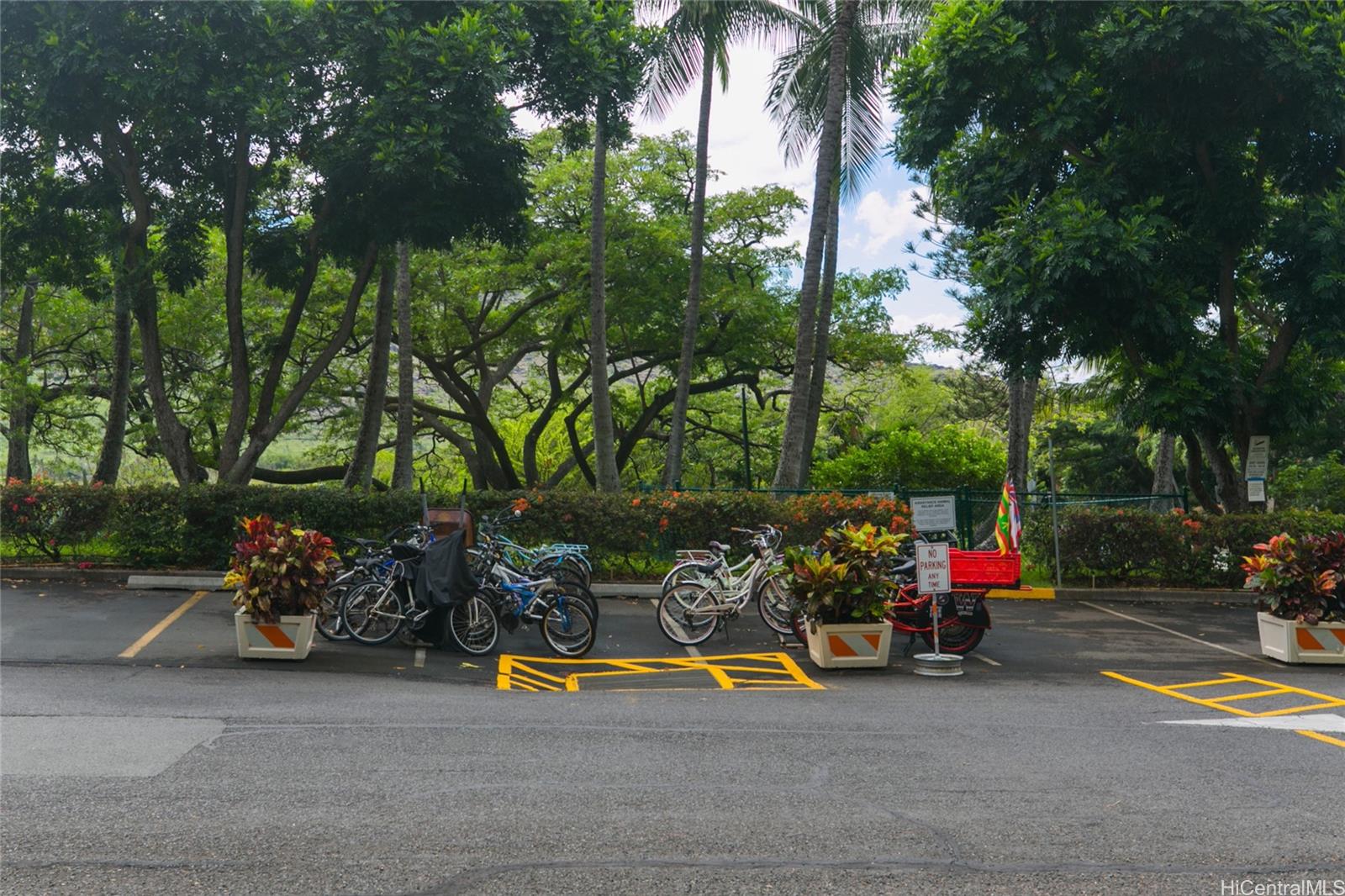 Makaha Valley Towers condo # G828, Waianae, Hawaii - photo 24 of 25