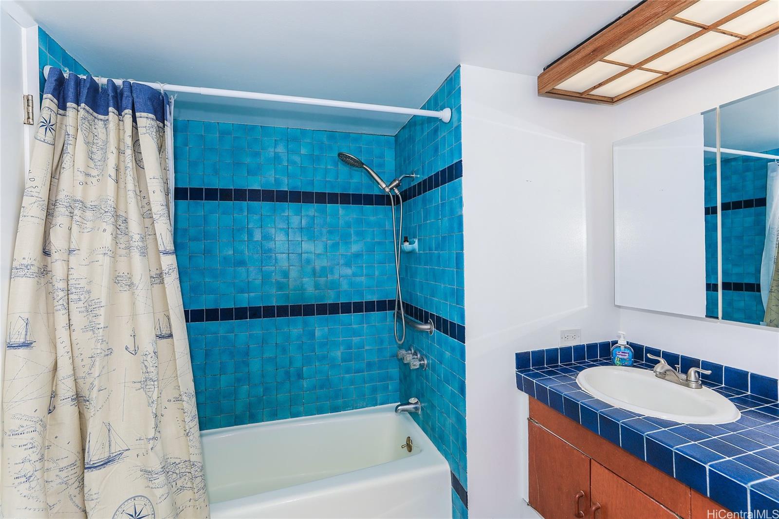 Makaha Valley Towers condo # G828, Waianae, Hawaii - photo 10 of 25