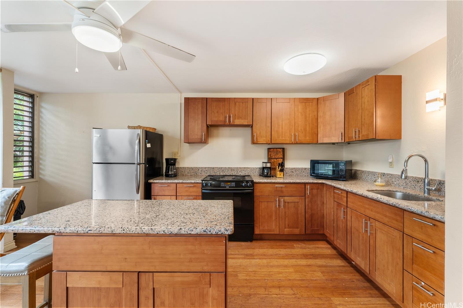 Makaha Valley Pltn condo # 11/44B, Waianae, Hawaii - photo 2 of 11