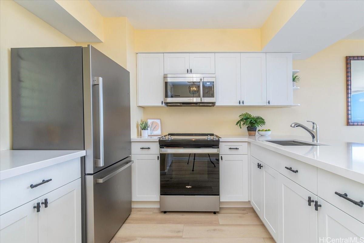 Makaha Valley Towers condo # 1031, Waianae, Hawaii - photo 8 of 16