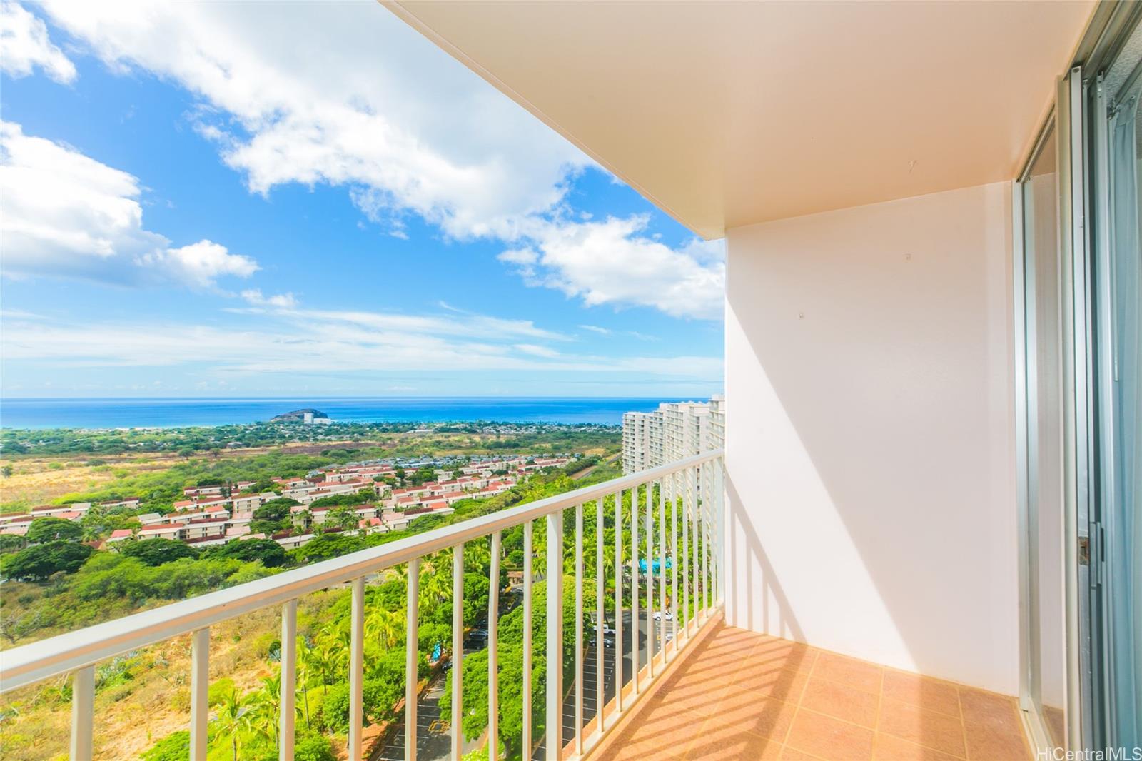 Makaha Valley Towers condo # 1638, Waianae, Hawaii - photo 2 of 25