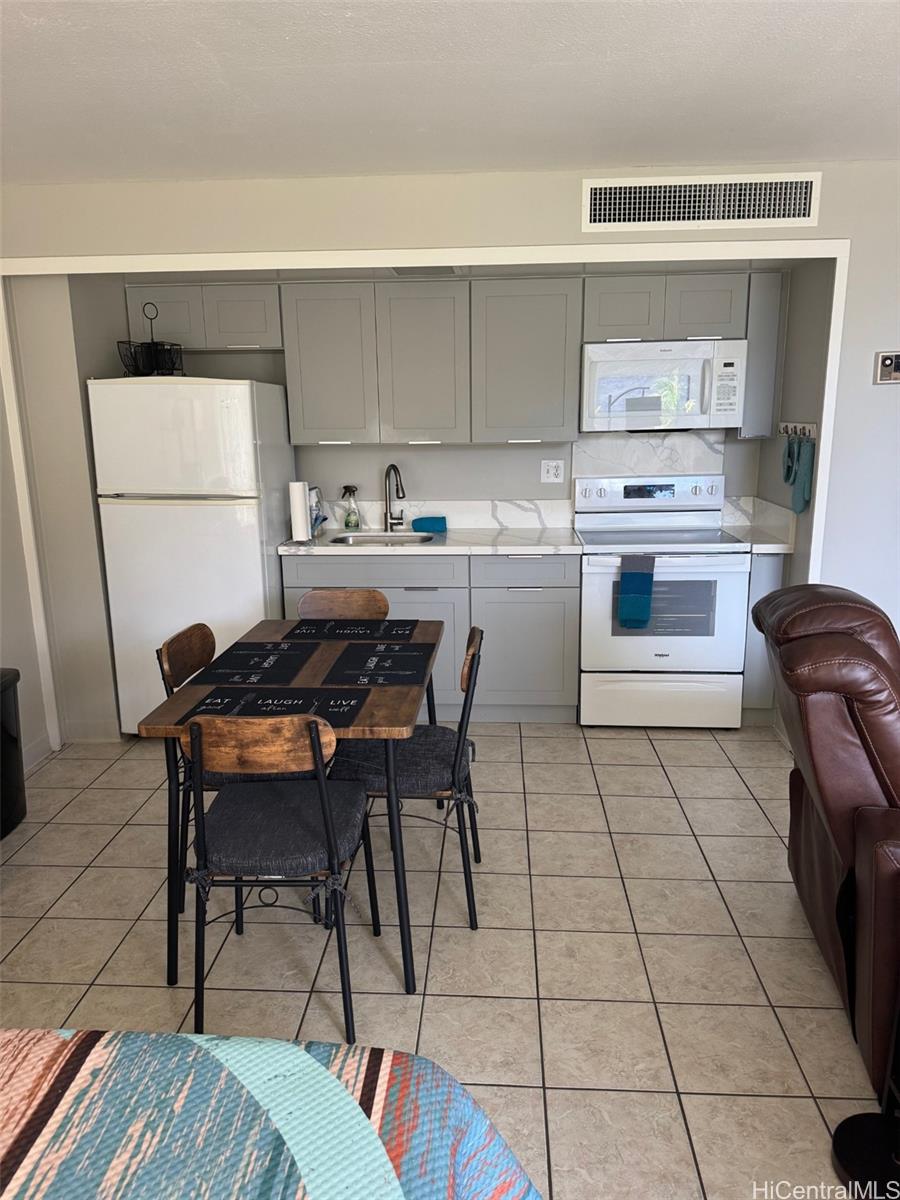 Makaha Valley Towers condo # 432, Waianae, Hawaii - photo 12 of 13