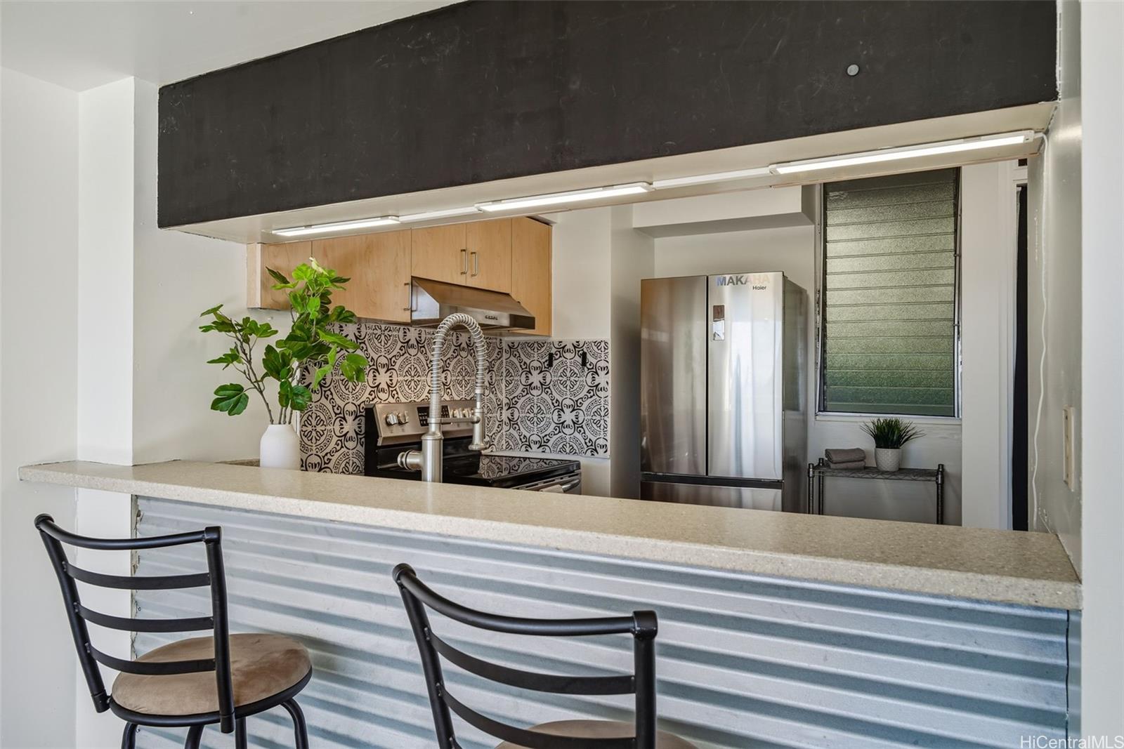 Makaha Valley Towers condo # 434, Waianae, Hawaii - photo 3 of 13