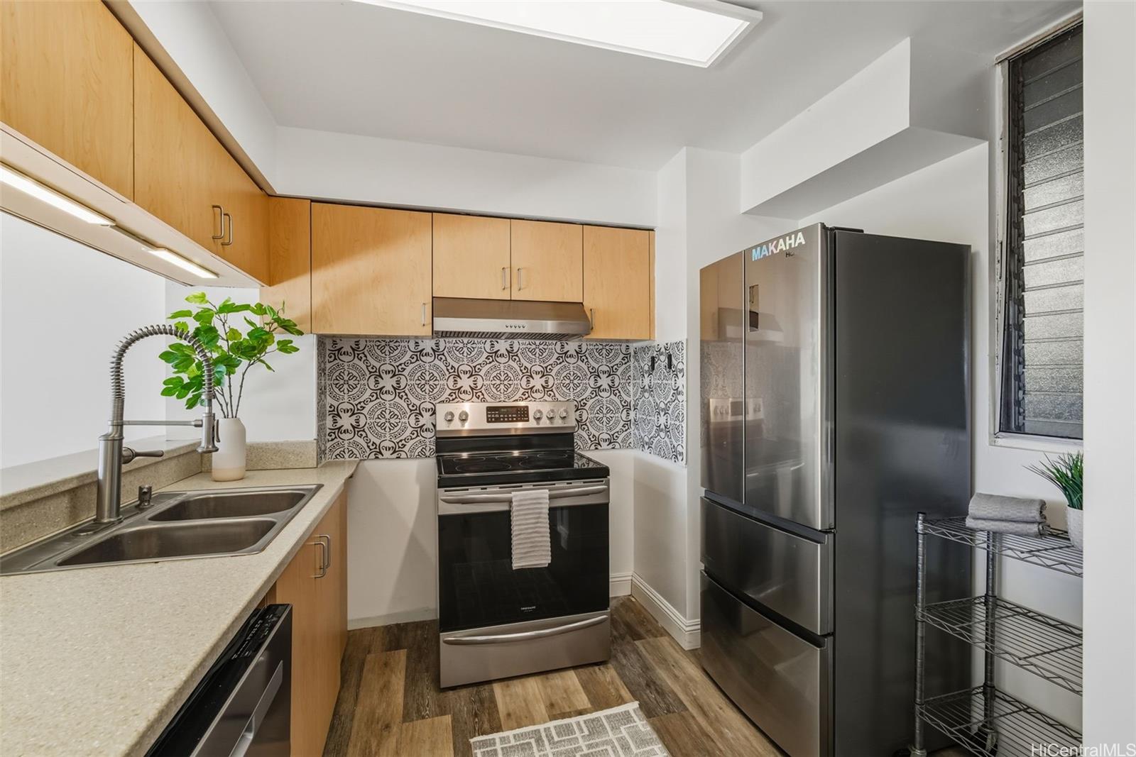 Makaha Valley Towers condo # 434, Waianae, Hawaii - photo 4 of 14