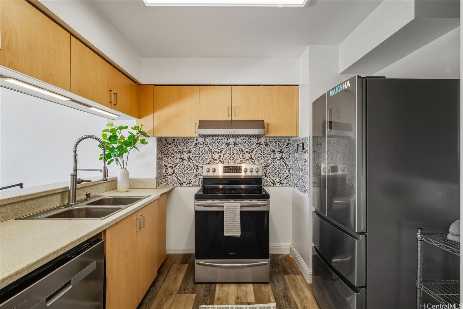 Makaha Valley Towers condo # 434, Waianae, Hawaii - photo 5 of 14