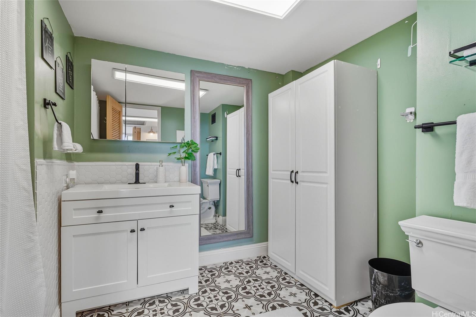 Makaha Valley Towers condo # 434, Waianae, Hawaii - photo 9 of 13