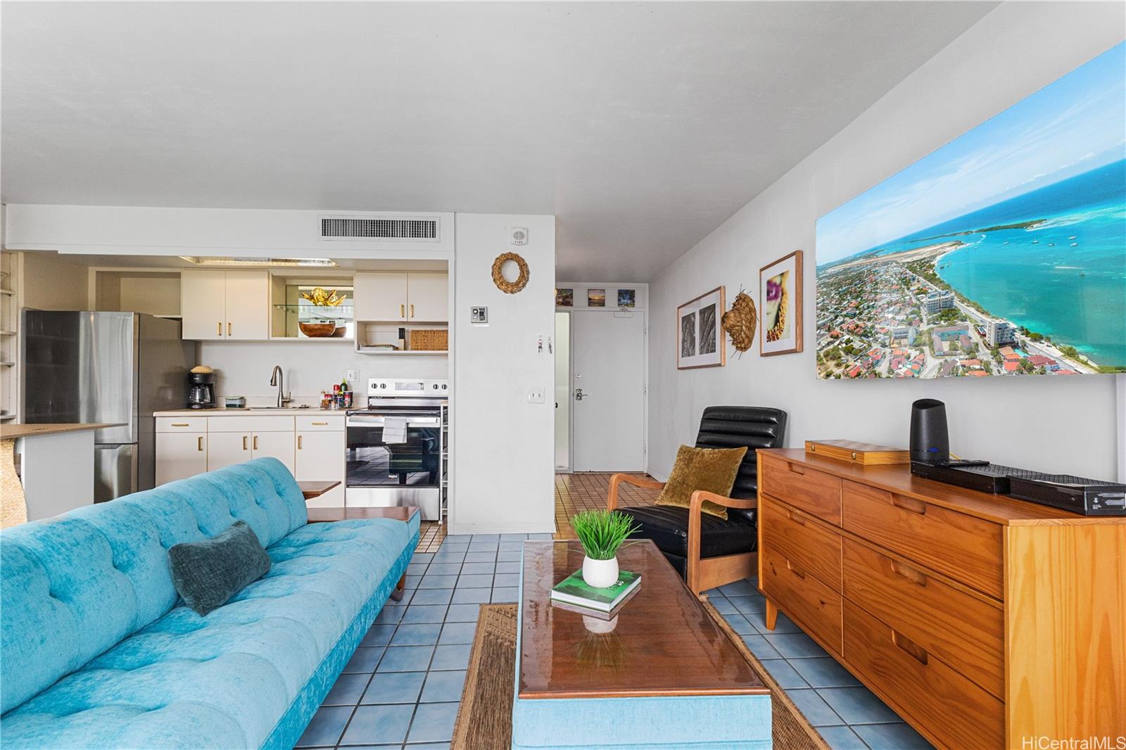 Makaha Valley Towers condo # 632, Waianae, Hawaii - photo 3 of 24