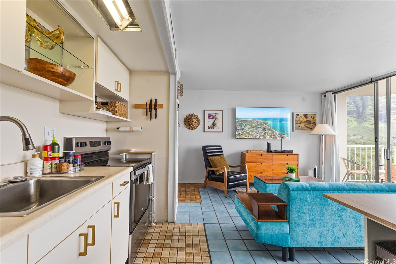 Makaha Valley Towers condo # 632, Waianae, Hawaii - photo 7 of 24