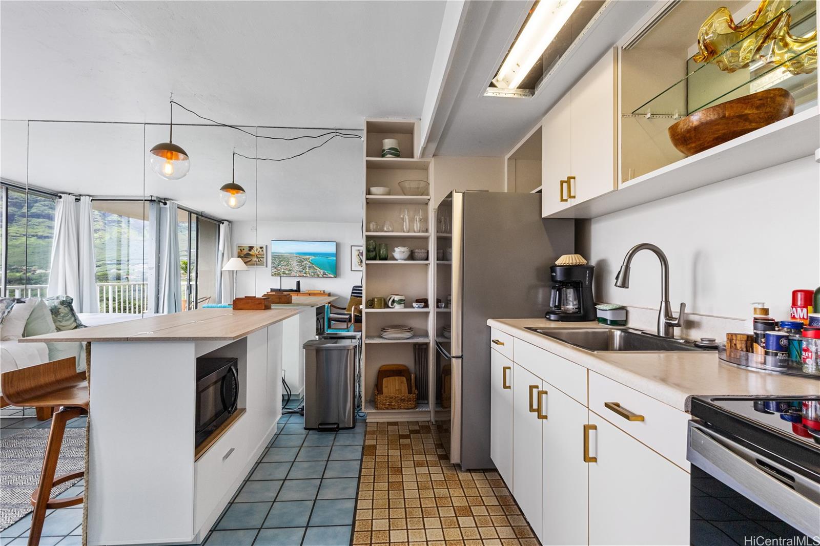 Makaha Valley Towers condo # 632, Waianae, Hawaii - photo 8 of 24