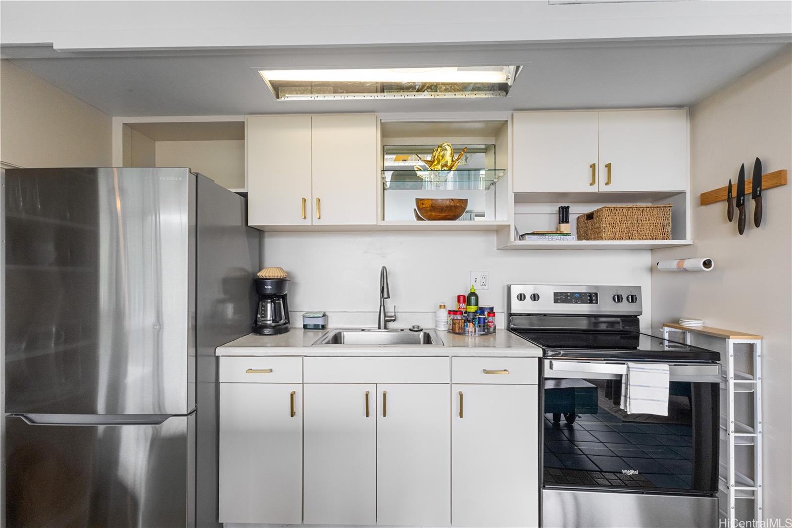 Makaha Valley Towers condo # 632, Waianae, Hawaii - photo 9 of 24