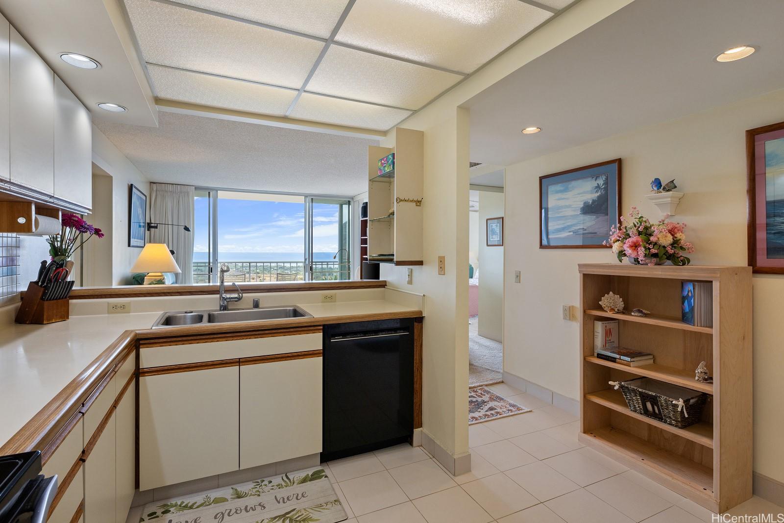 Makaha Valley Towers condo # 739/740, Waianae, Hawaii - photo 5 of 22