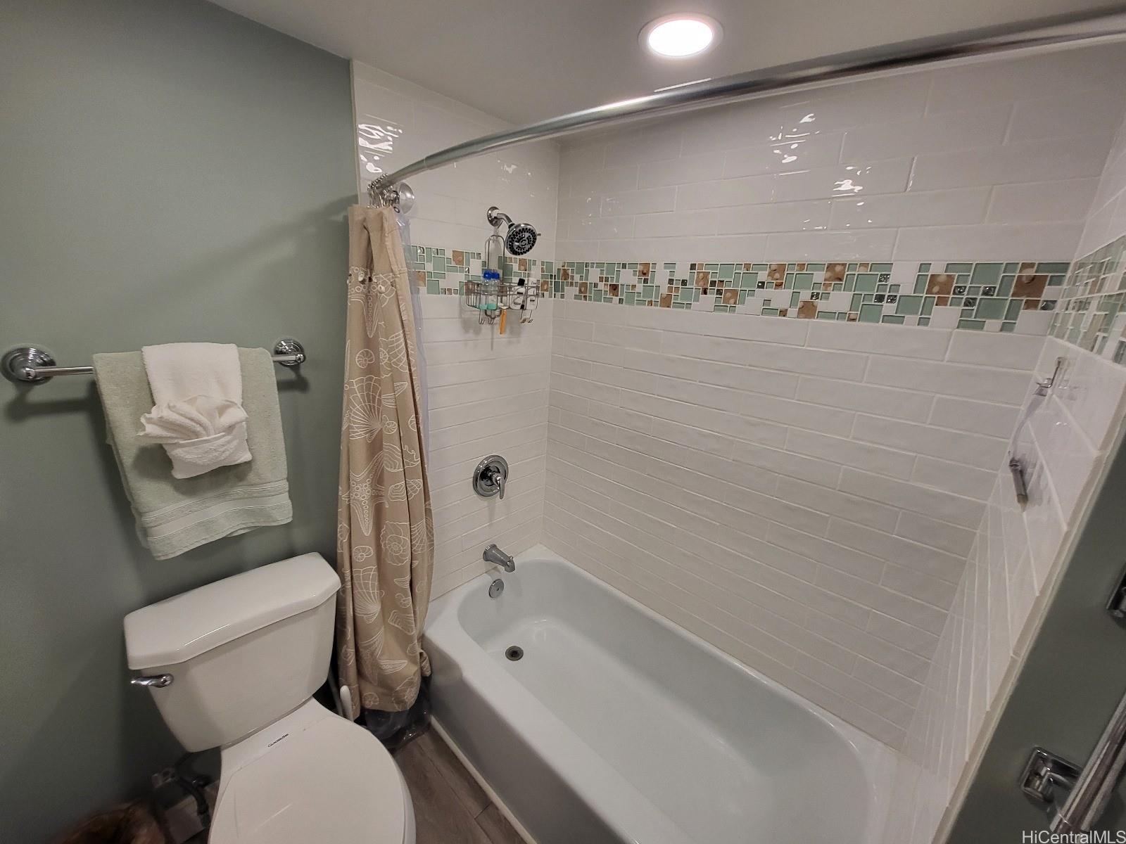 Makaha Valley Towers condo # H1032, Waianae, Hawaii - photo 15 of 23