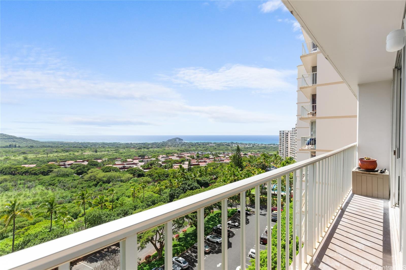 Makaha Valley Towers condo # J1034, Waianae, Hawaii - photo 13 of 24