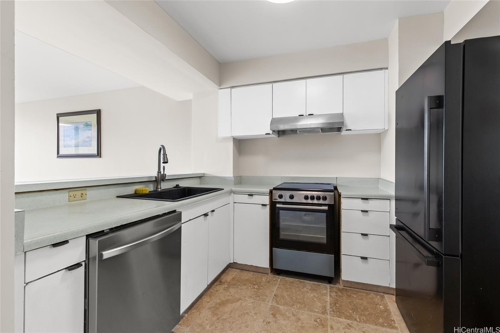 Makaha Valley Towers condo # J1034, Waianae, Hawaii - photo 10 of 24