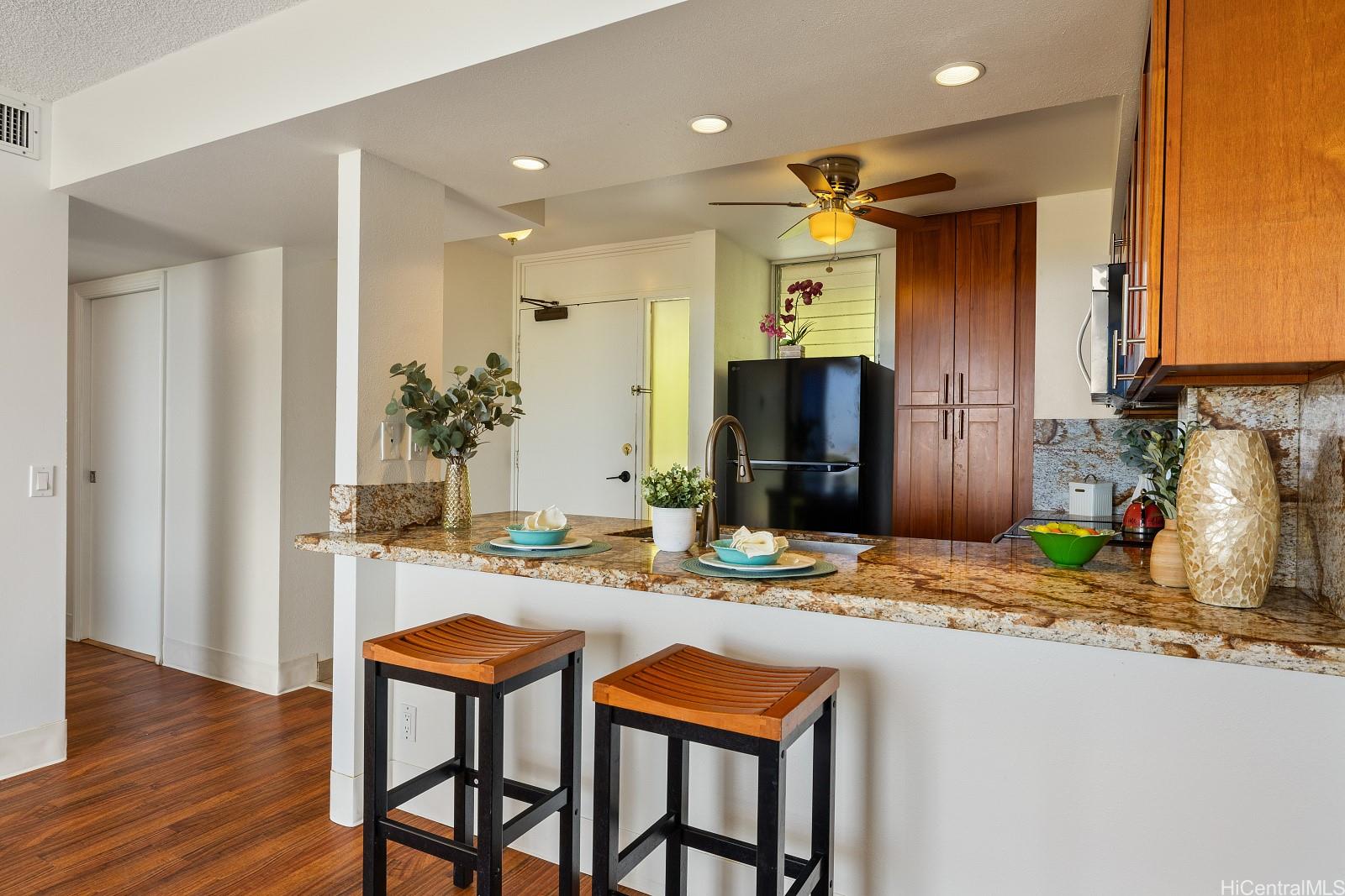 Makaha Valley Towers condo # J633, Waianae, Hawaii - photo 3 of 25