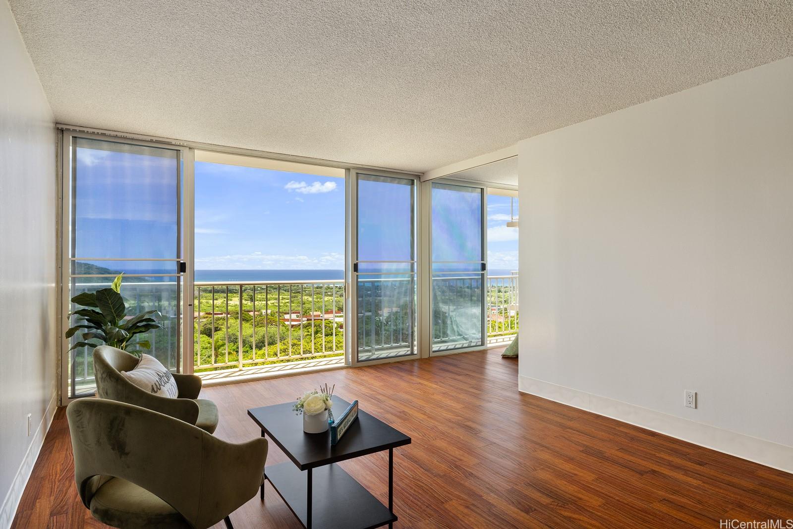 Makaha Valley Towers condo # J633, Waianae, Hawaii - photo 4 of 25