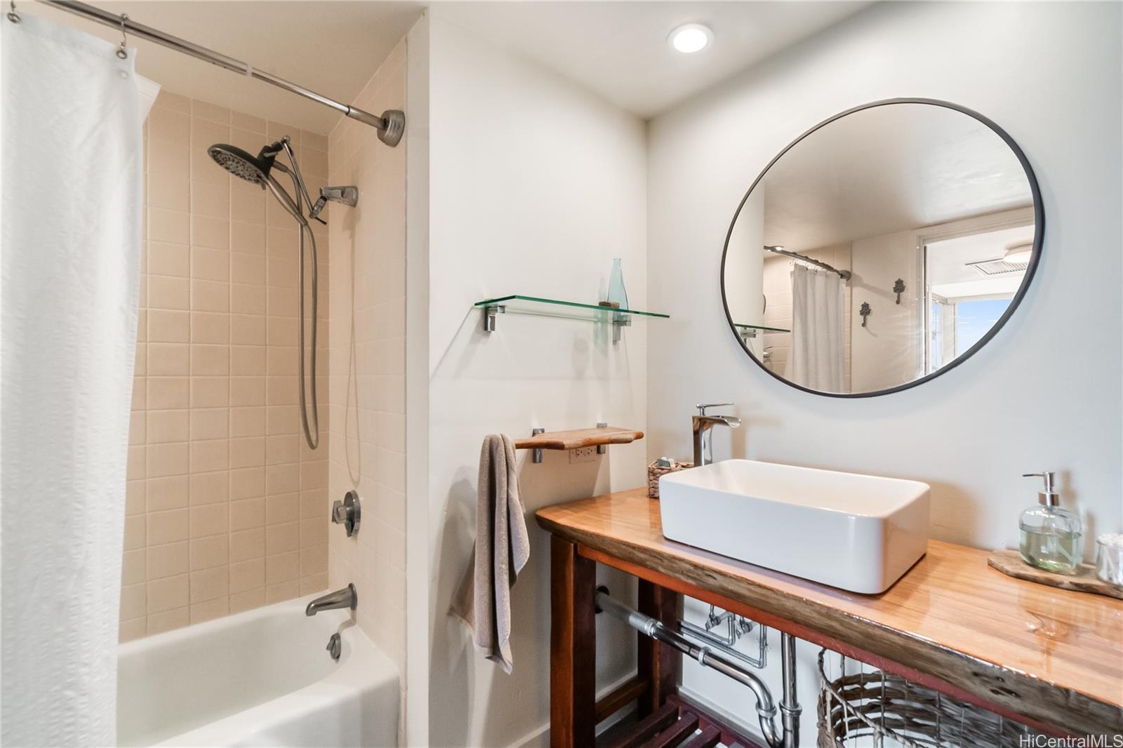 Makaha Valley Towers condo # J634, Waianae, Hawaii - photo 18 of 20