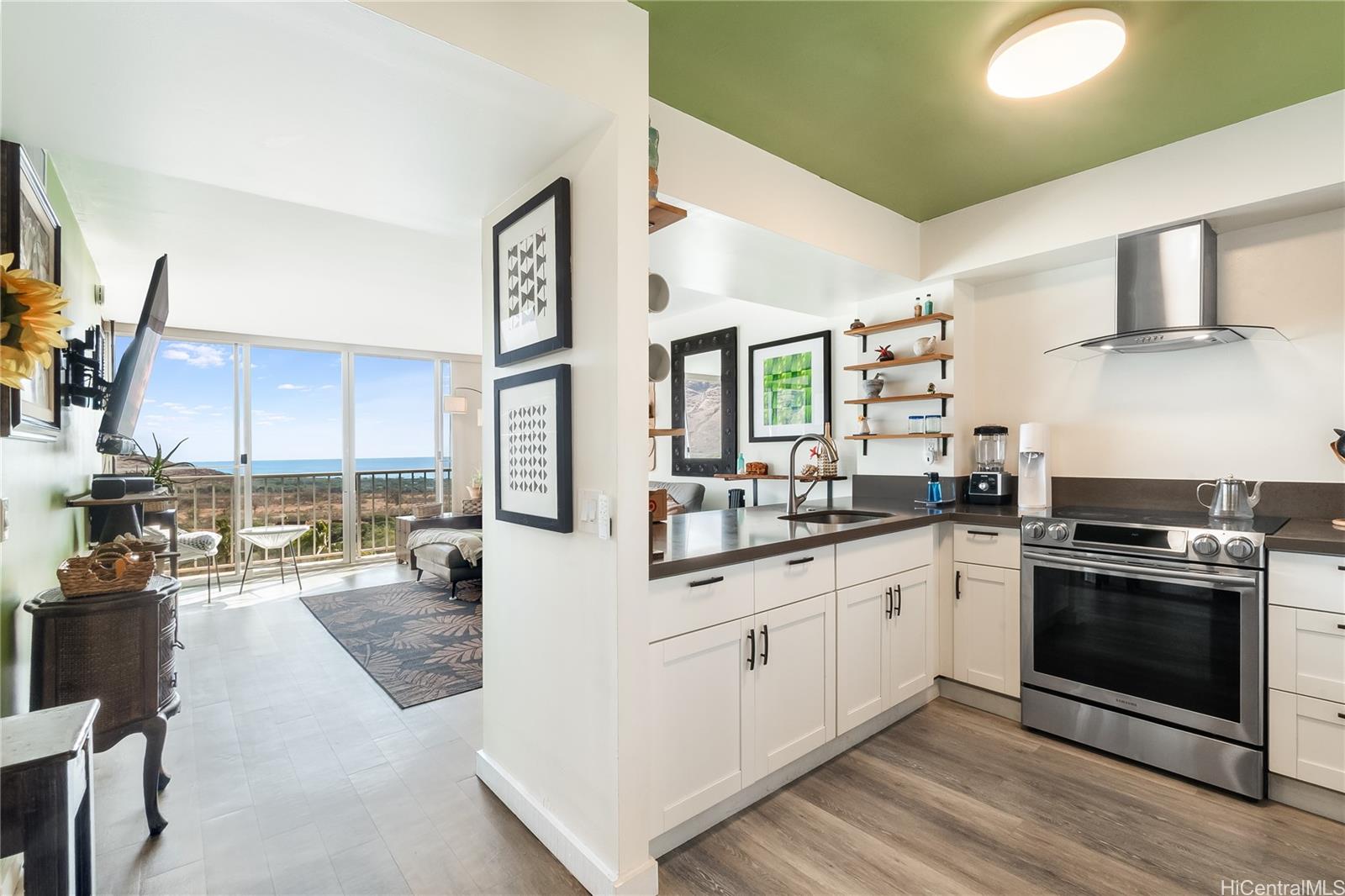 Makaha Valley Towers condo # J634, Waianae, Hawaii - photo 3 of 20