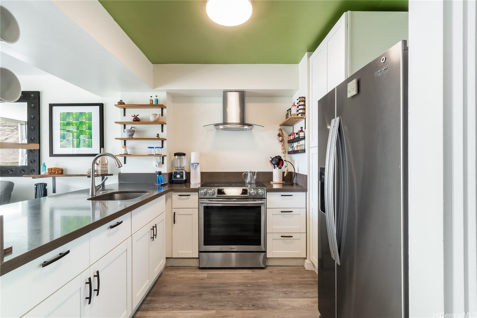 Makaha Valley Towers condo # J634, Waianae, Hawaii - photo 4 of 20