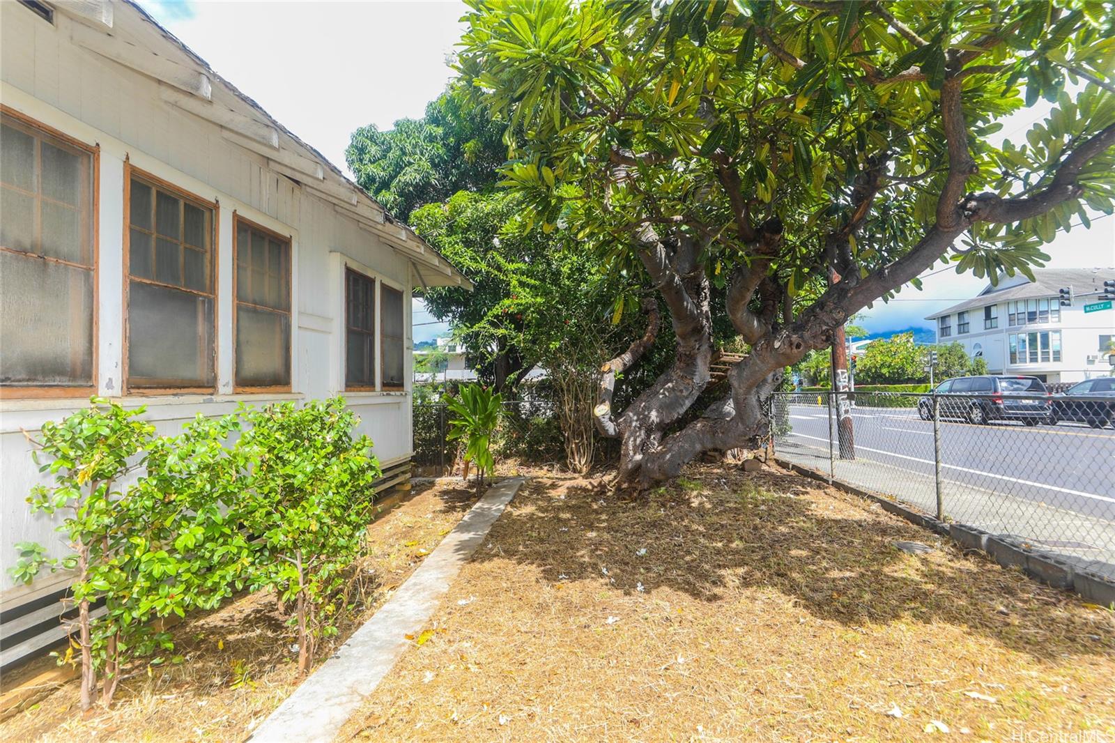 848  Mccully Street Mccully, Honolulu home - photo 2 of 25