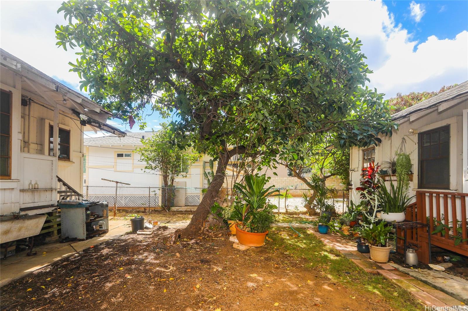 848  Mccully Street Mccully, Honolulu home - photo 13 of 25