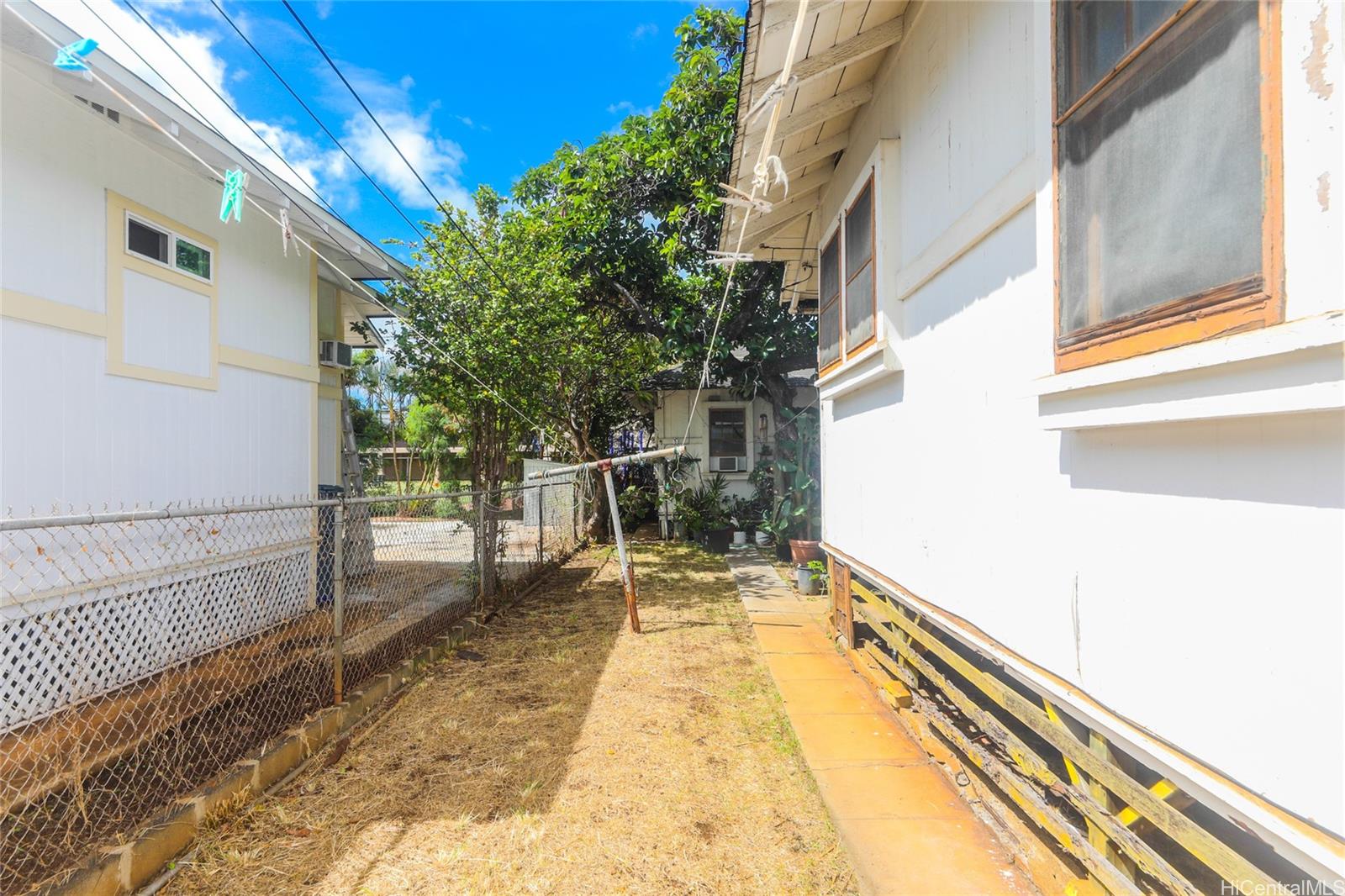 848  Mccully Street Mccully, Honolulu home - photo 3 of 25